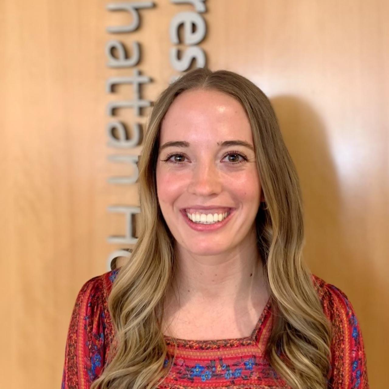 Arianna Dinelli smiling in headshot