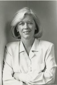 black and white headshot of Mary Mundinger